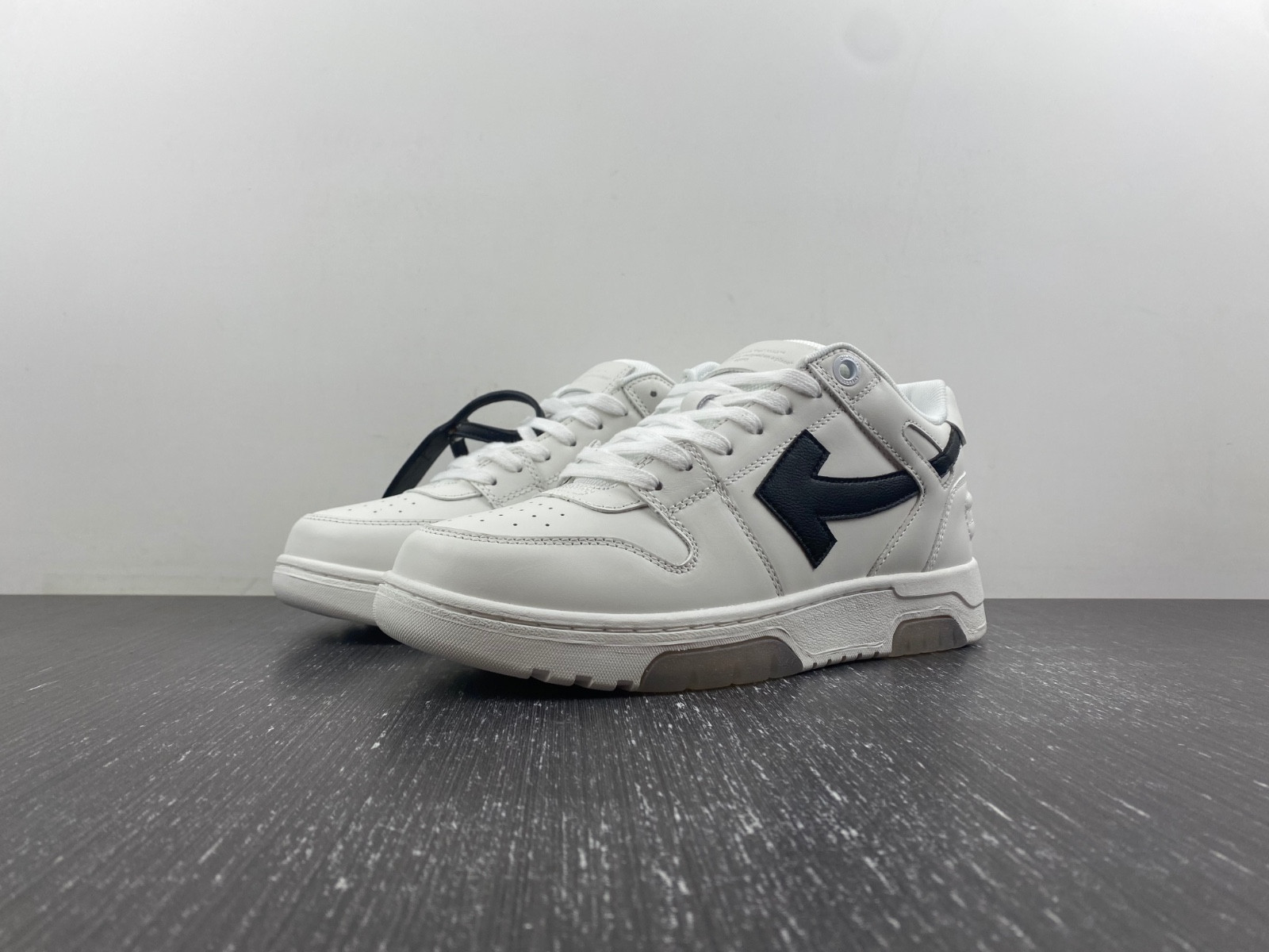 Off-White c/o Virgil Abloh