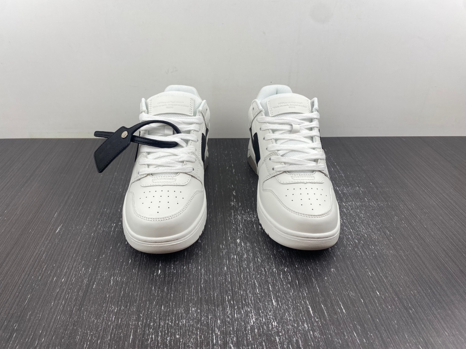 Off-White c/o Virgil Abloh