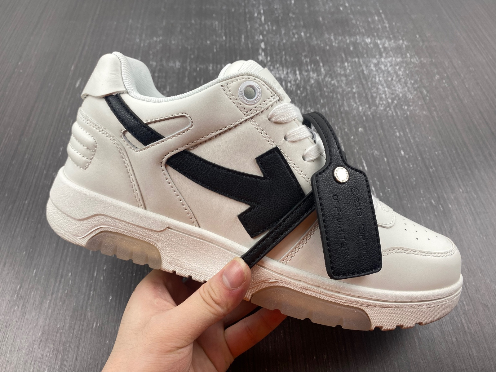 Off-White c/o Virgil Abloh