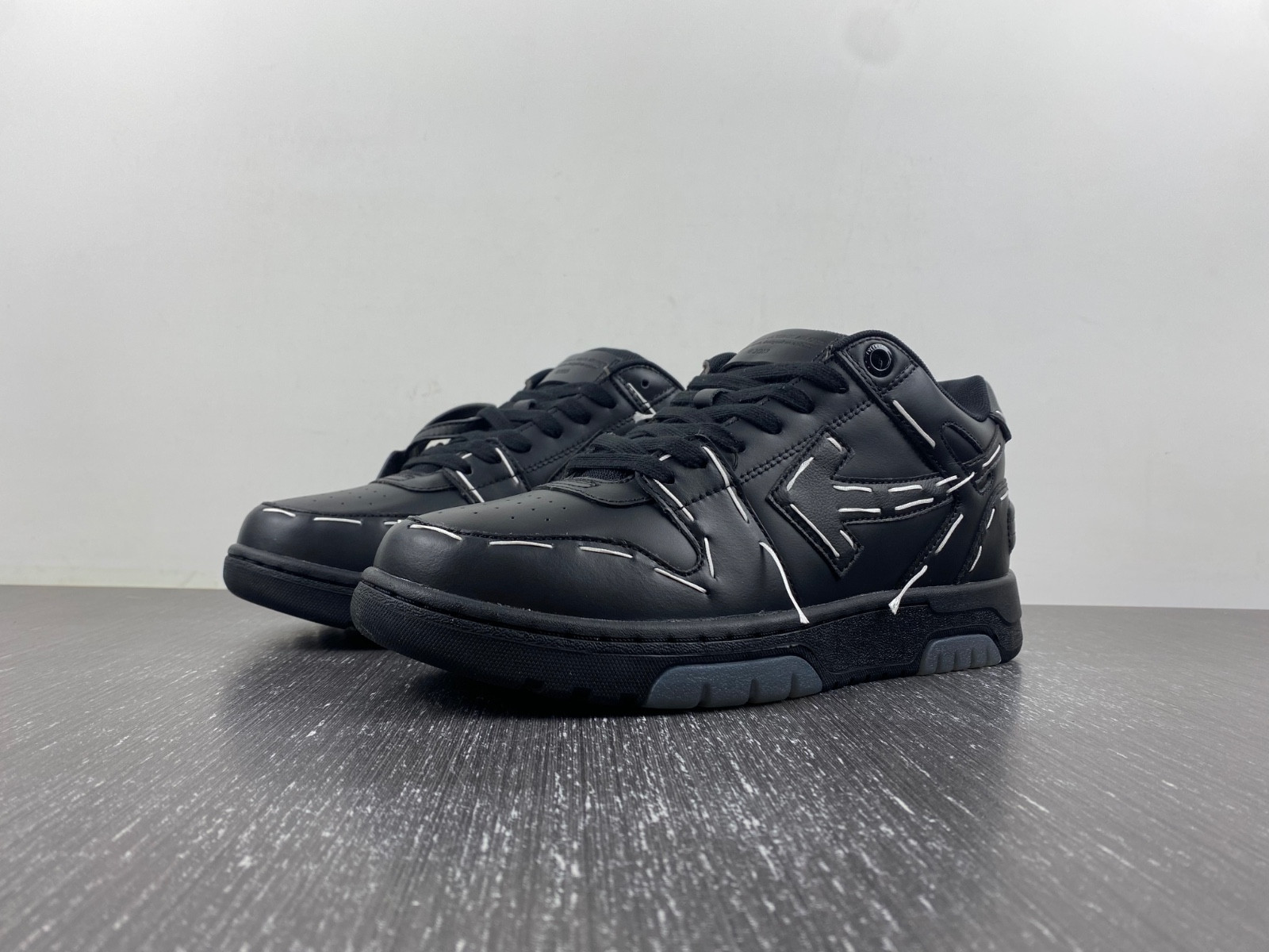 Off-White c/o Virgil Abloh