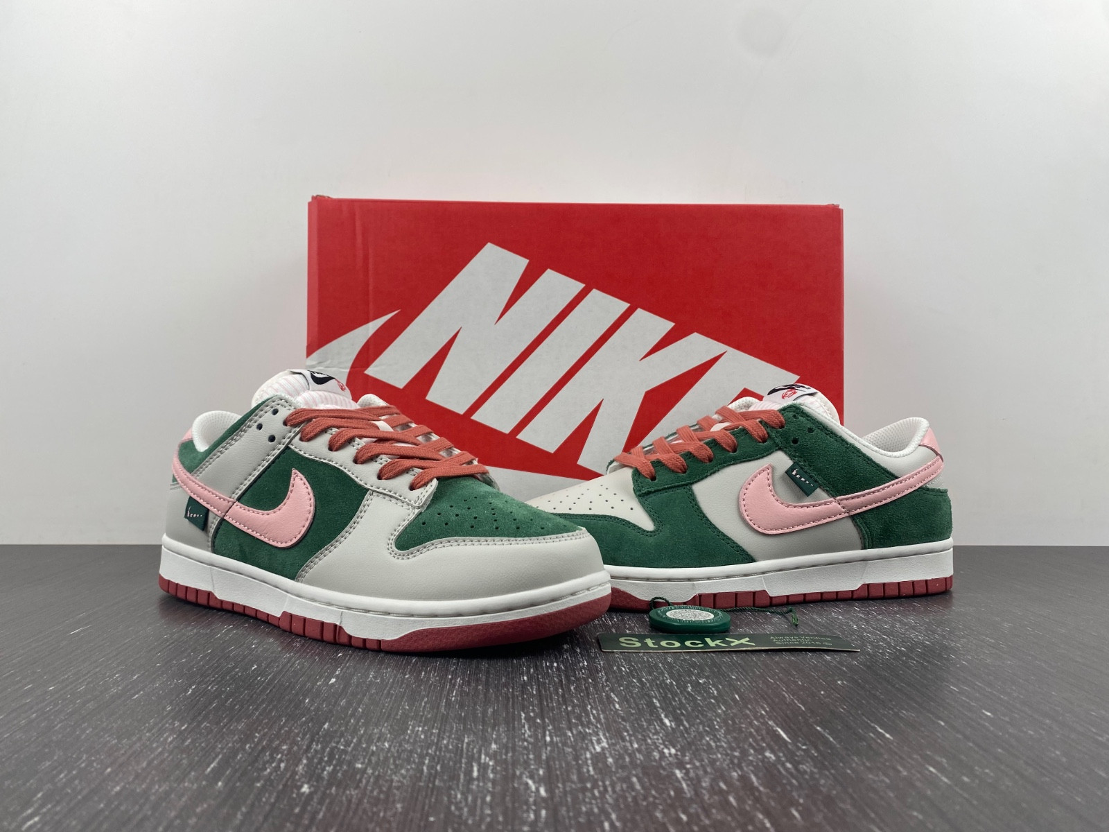 Wmns Dunk Low SE
