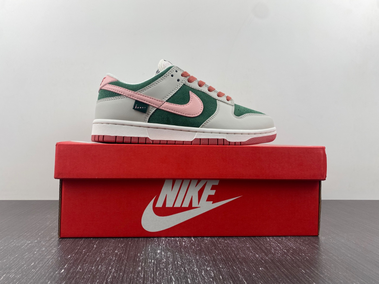 Wmns Dunk Low SE