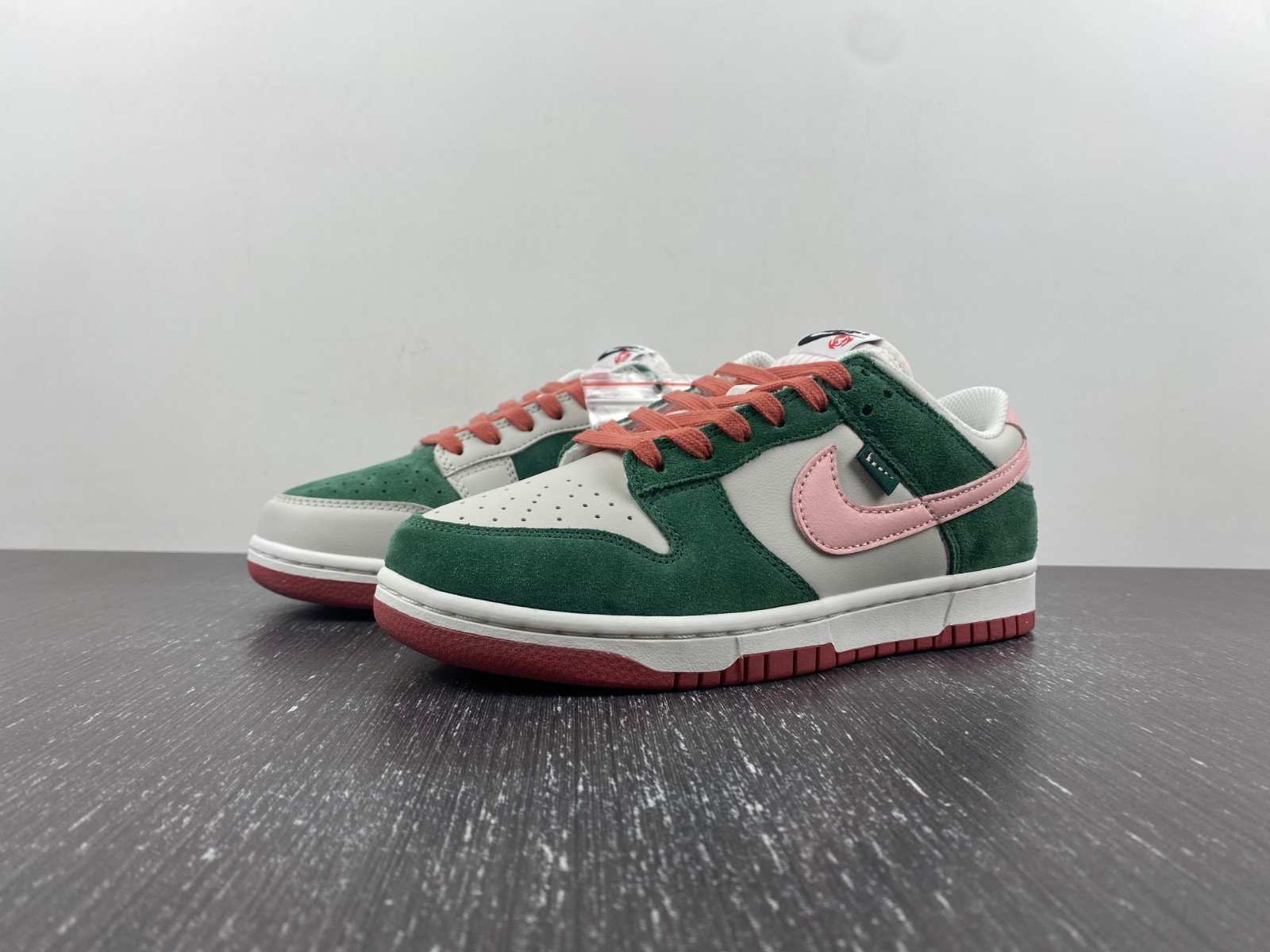 Wmns Dunk Low SE