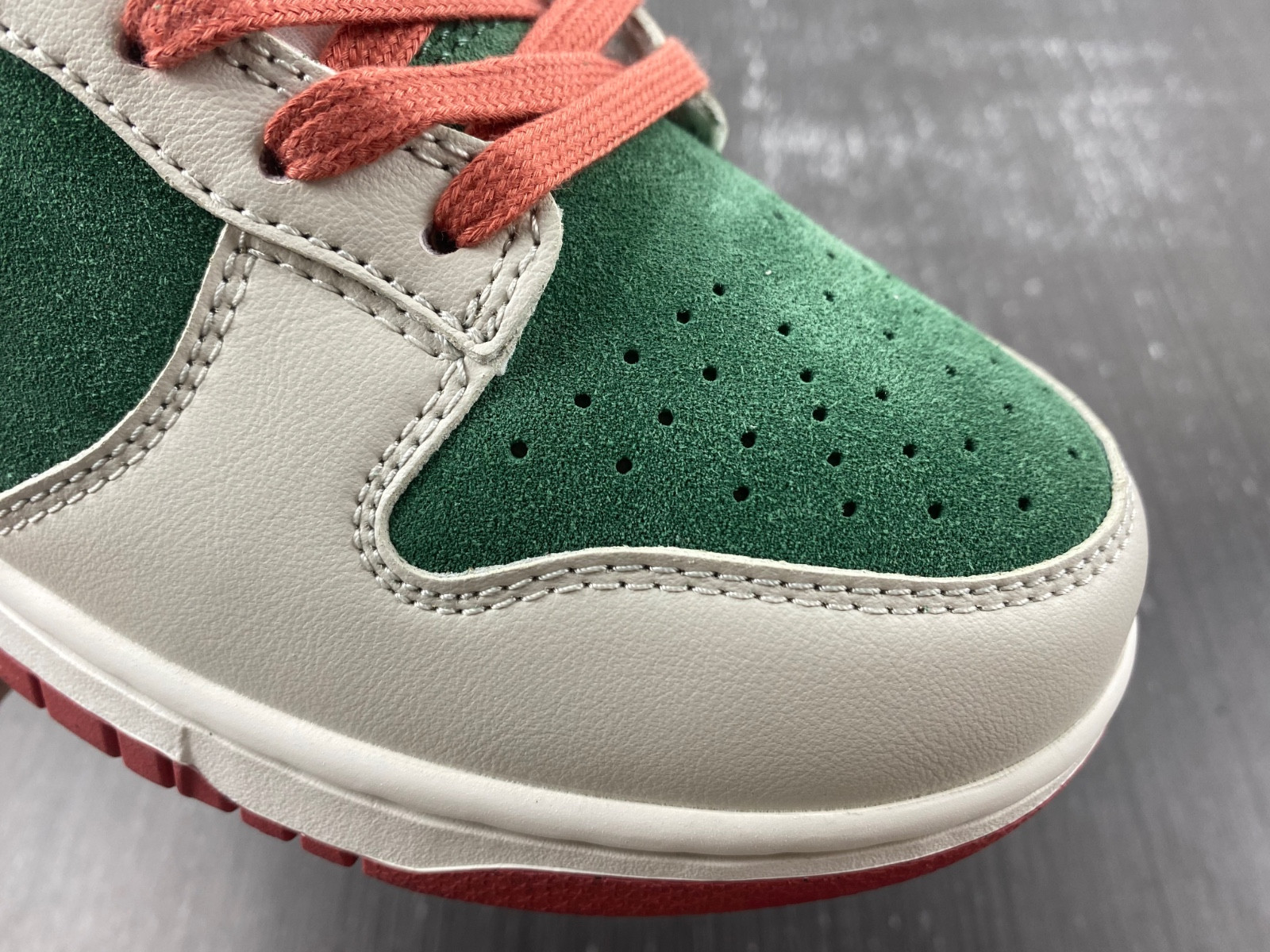 Wmns Dunk Low SE