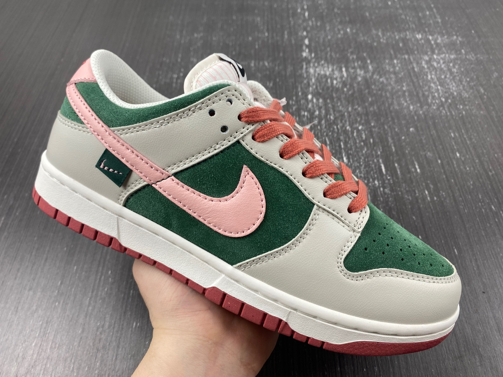 Wmns Dunk Low SE