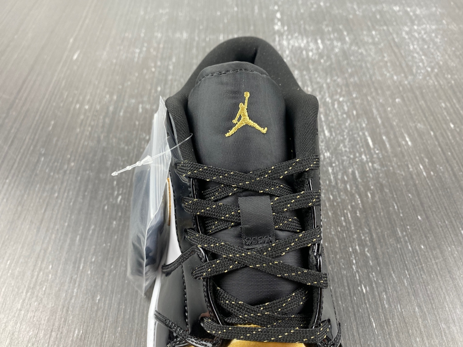 Jordan 1 Low SE Gold Toe (GS) - DR6970-071