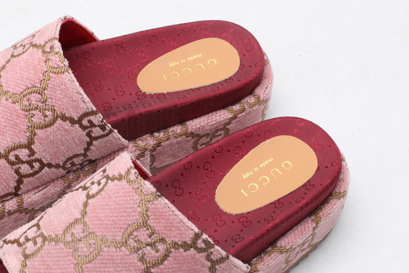 GUC LEATHER SLIDE
