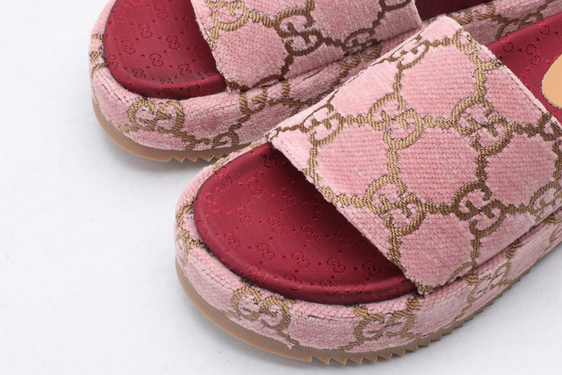 GUC LEATHER SLIDE