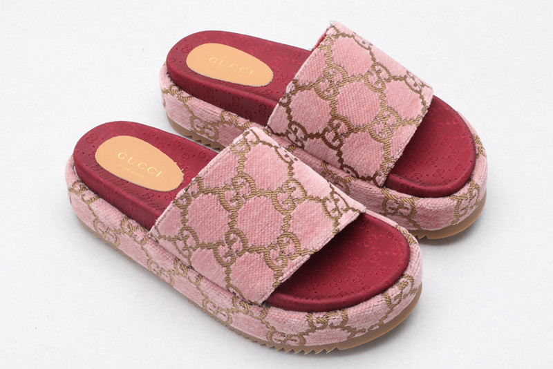 GUC LEATHER SLIDE