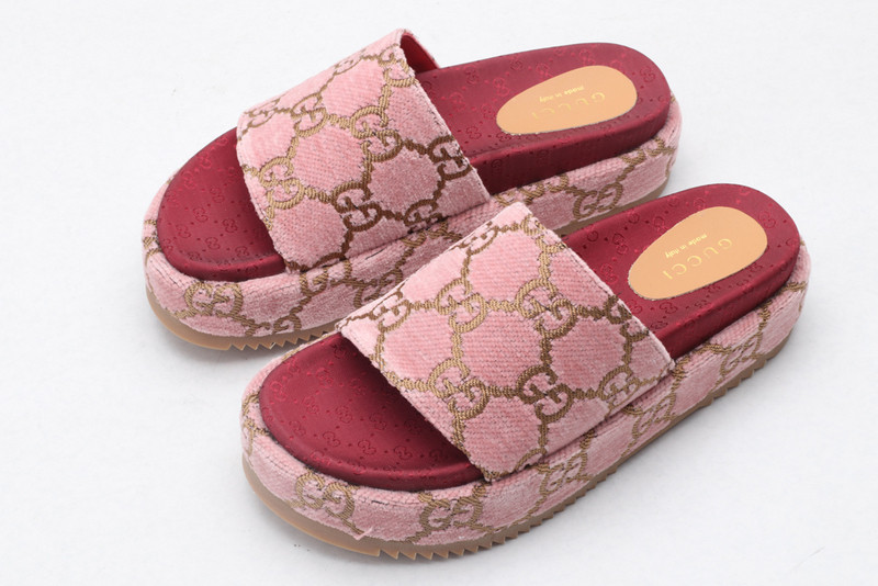 GUC LEATHER SLIDE