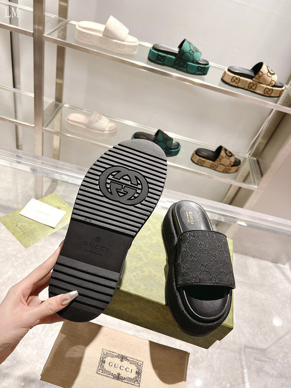 GUC LEATHER SLIDE