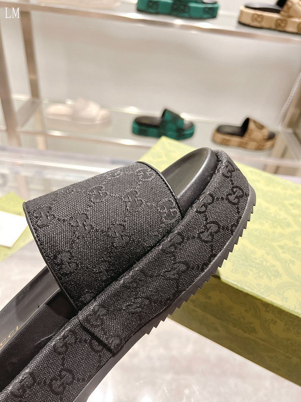 GUC LEATHER SLIDE