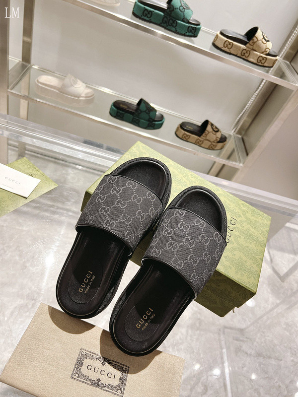 GUC LEATHER SLIDE