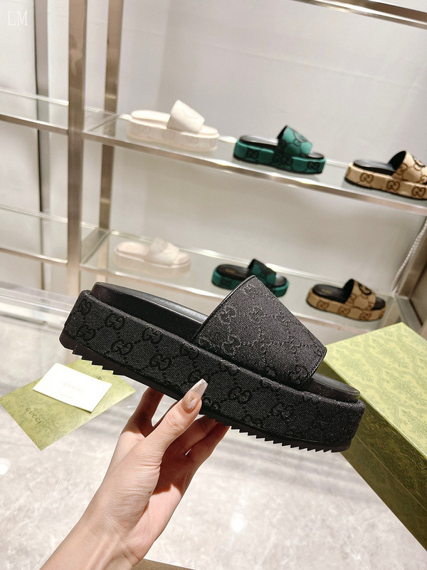GUC LEATHER SLIDE