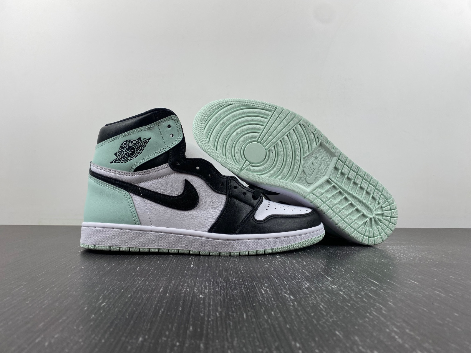 Jordan 1 Retro High Igloo Hombre - 861428-100
