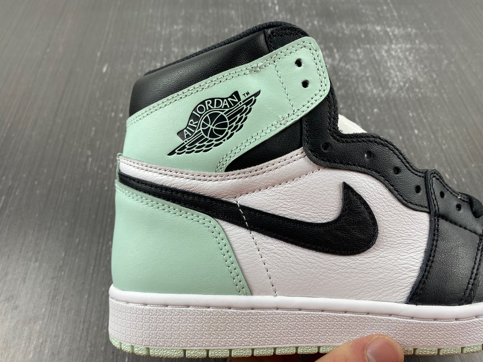 Jordan 1 Retro High Igloo Hombre - 861428-100