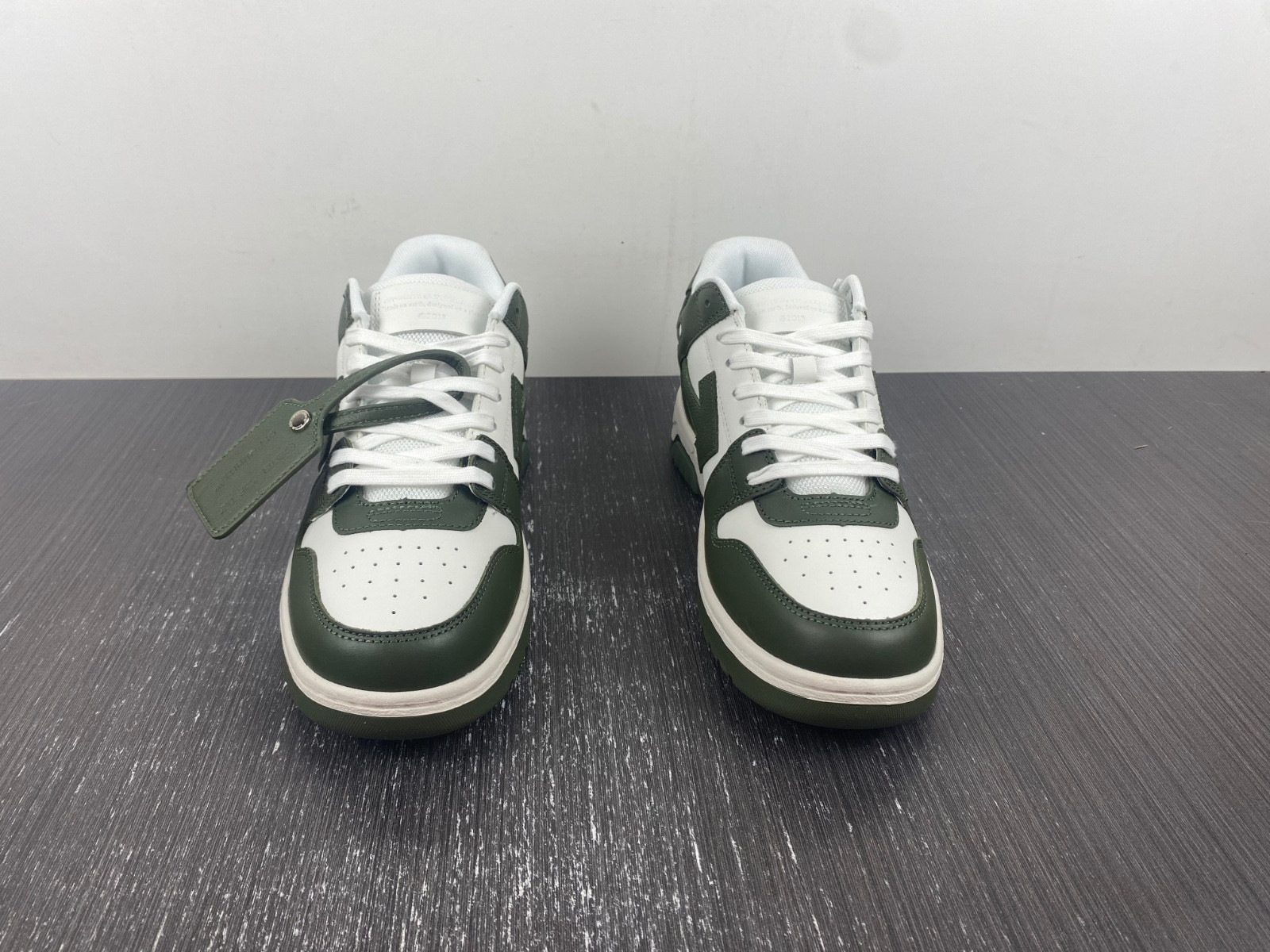 Off-White c/o Virgil Abloh