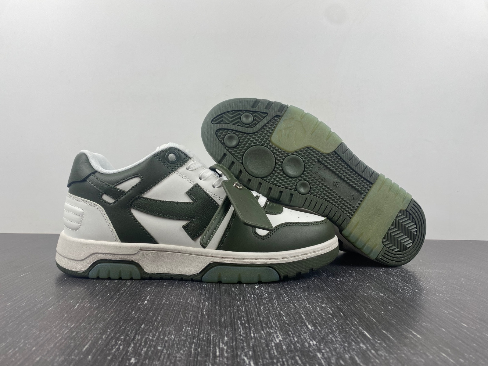 Off-White c/o Virgil Abloh