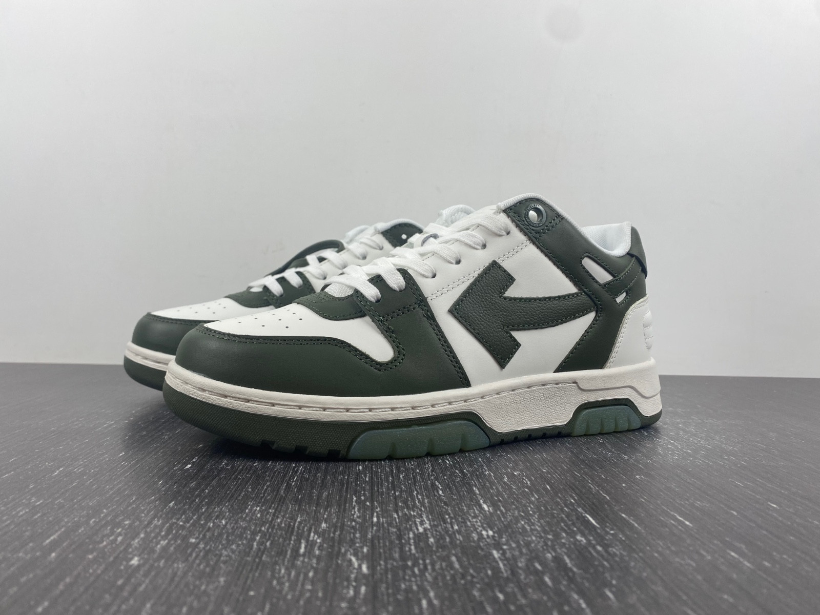 Off-White c/o Virgil Abloh