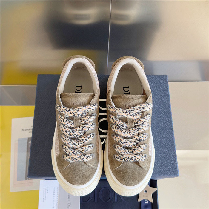 DR B33 SNEAKER