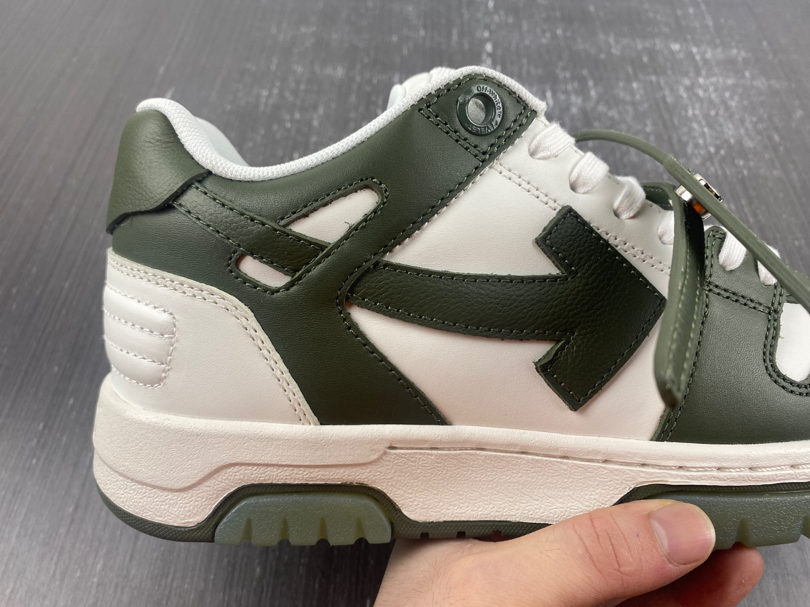 Off-White c/o Virgil Abloh
