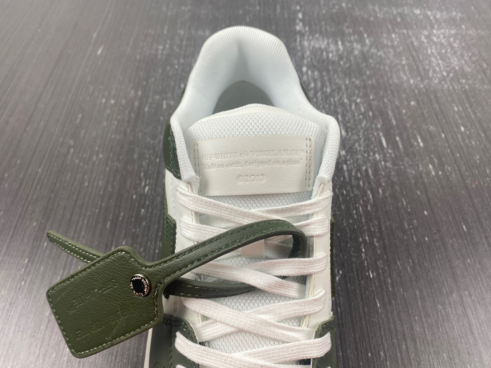 Off-White c/o Virgil Abloh