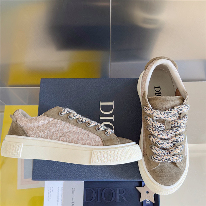 DR B33 SNEAKER