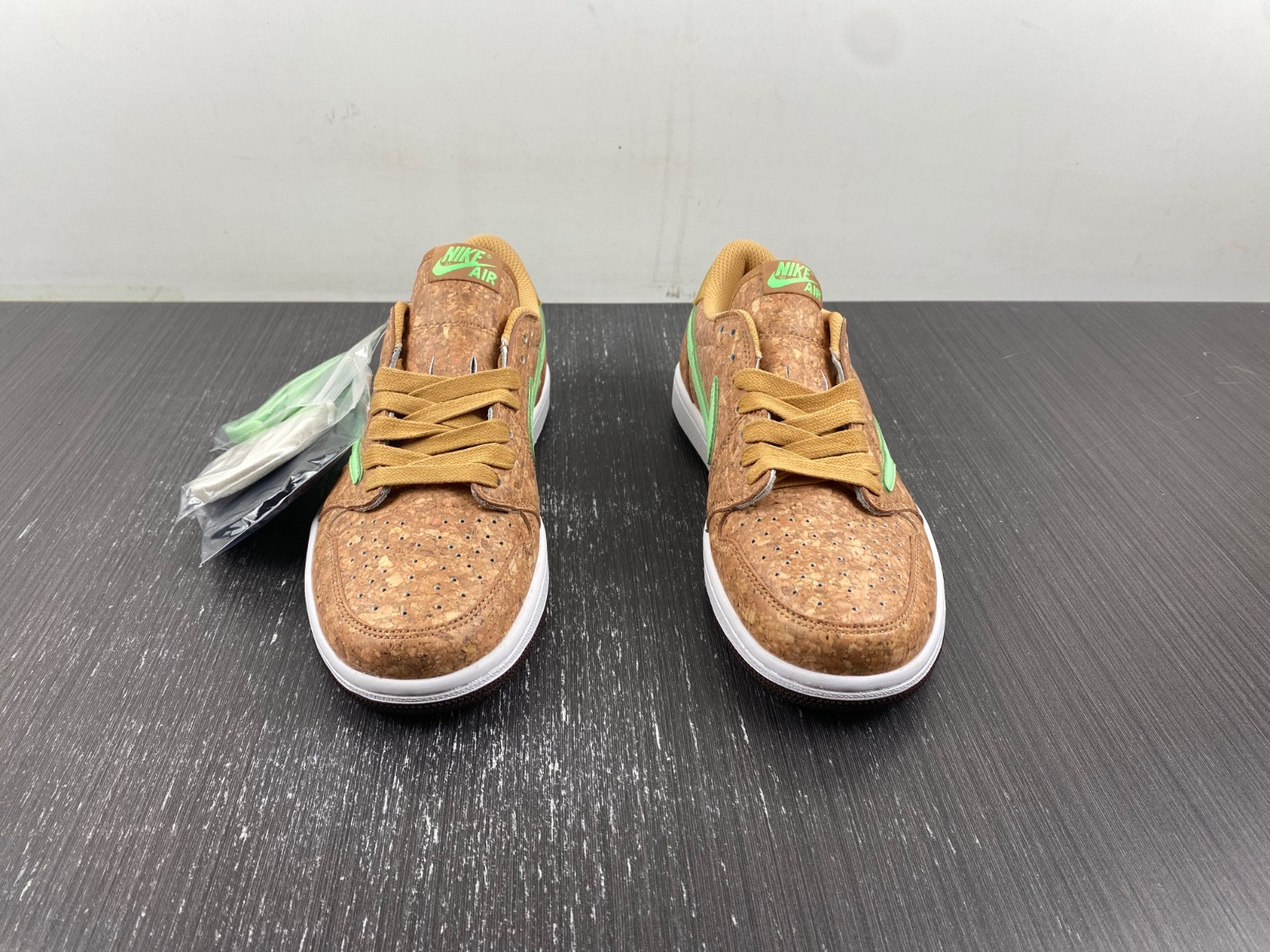 TRAVIS SCOTT X AIR JORDAN 1 LOW TOP