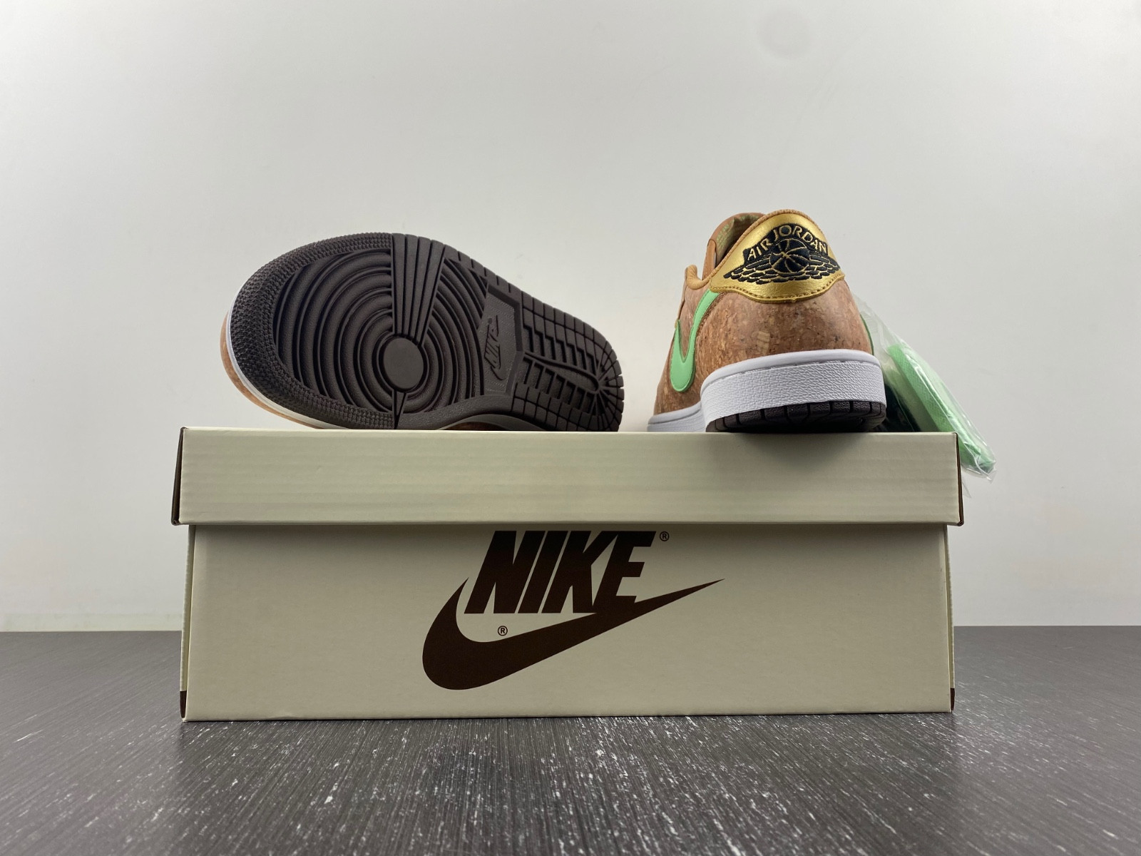 TRAVIS SCOTT X AIR JORDAN 1 LOW TOP