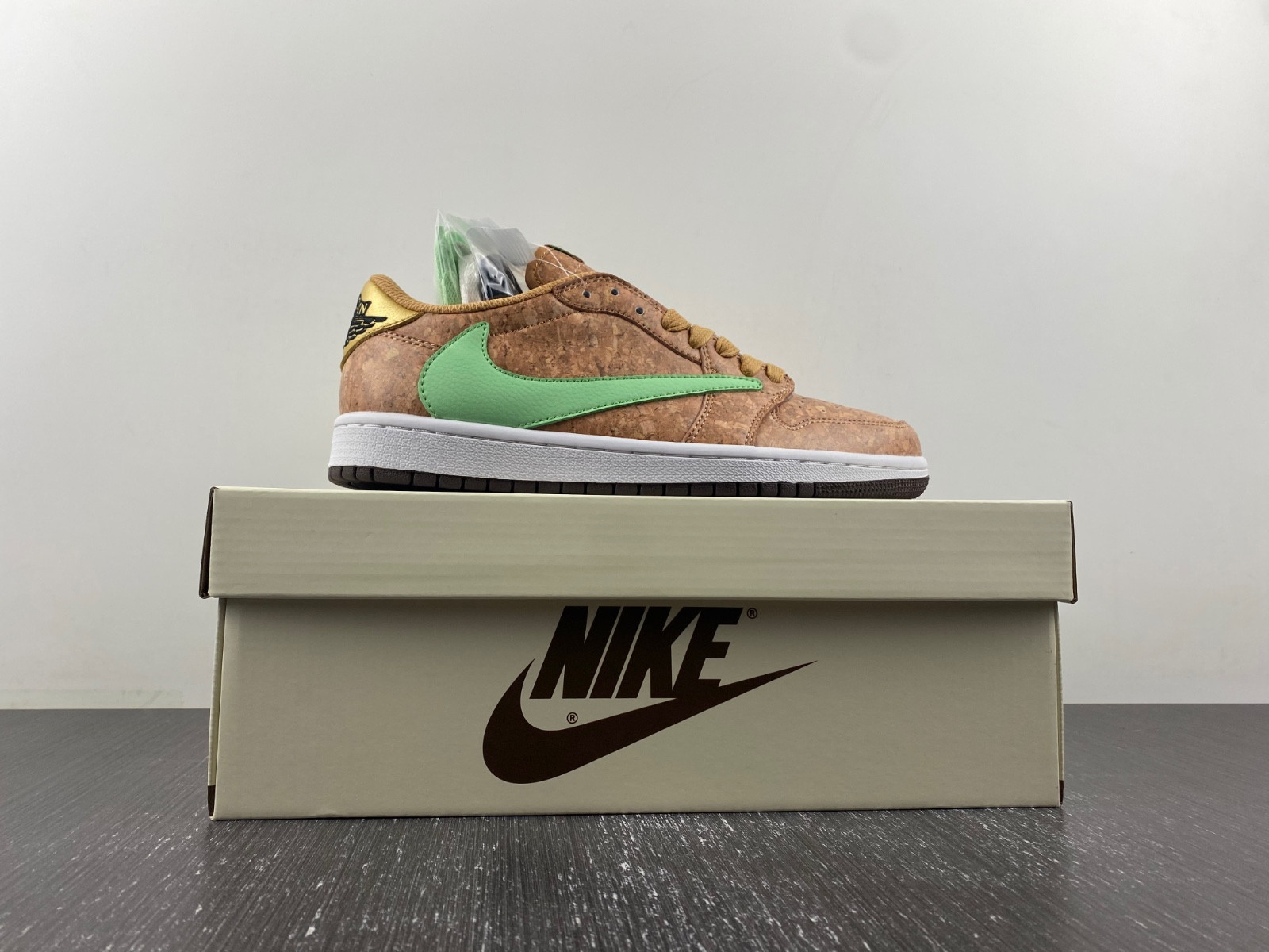TRAVIS SCOTT X AIR JORDAN 1 LOW TOP