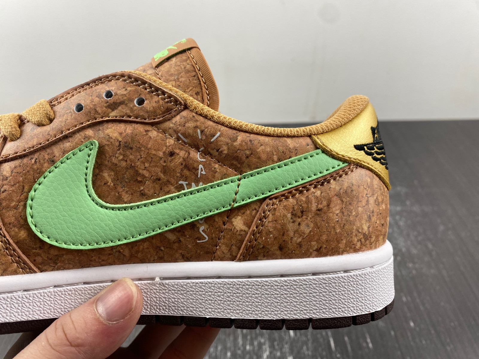TRAVIS SCOTT X AIR JORDAN 1 LOW TOP