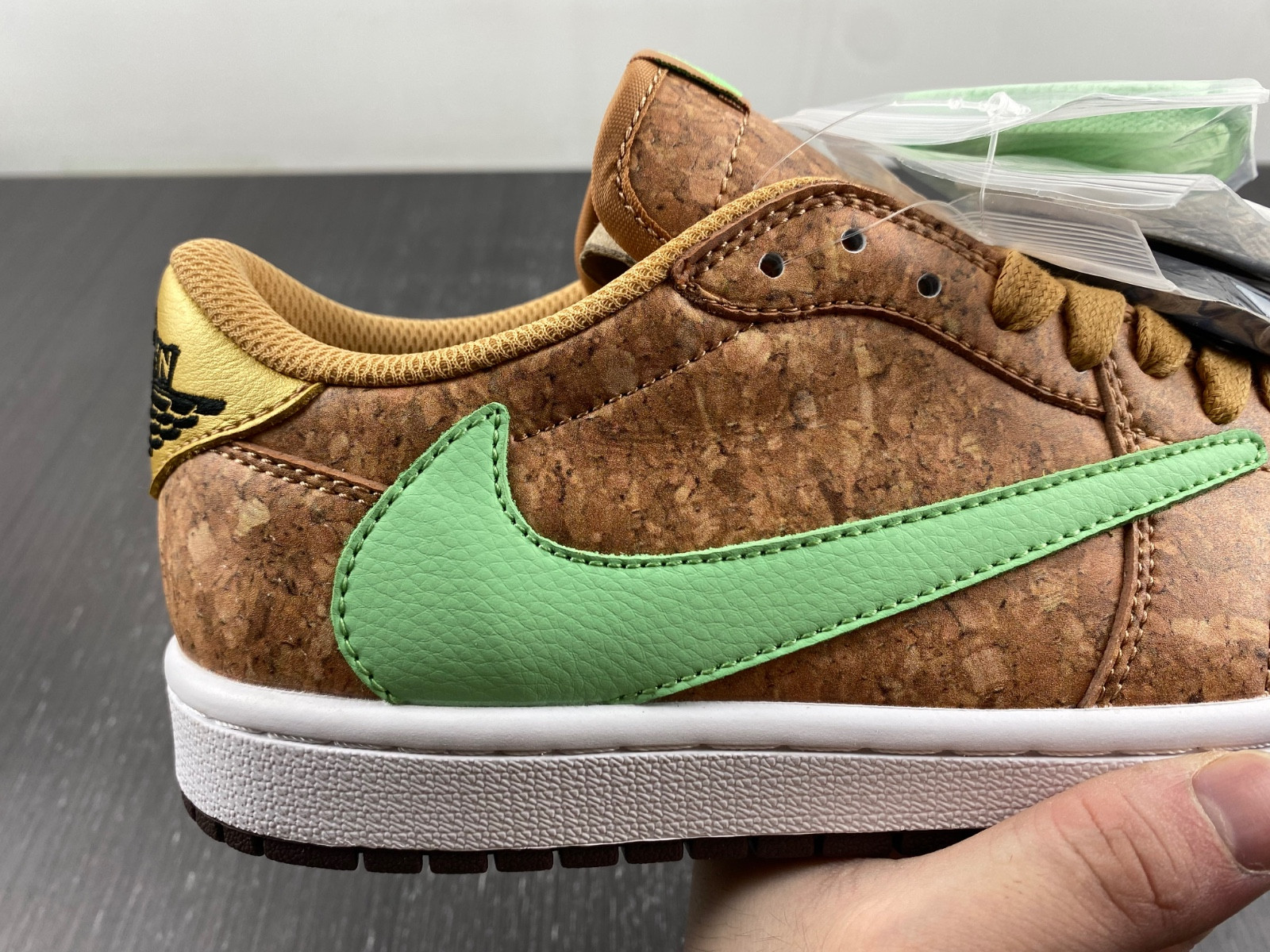 TRAVIS SCOTT X AIR JORDAN 1 LOW TOP