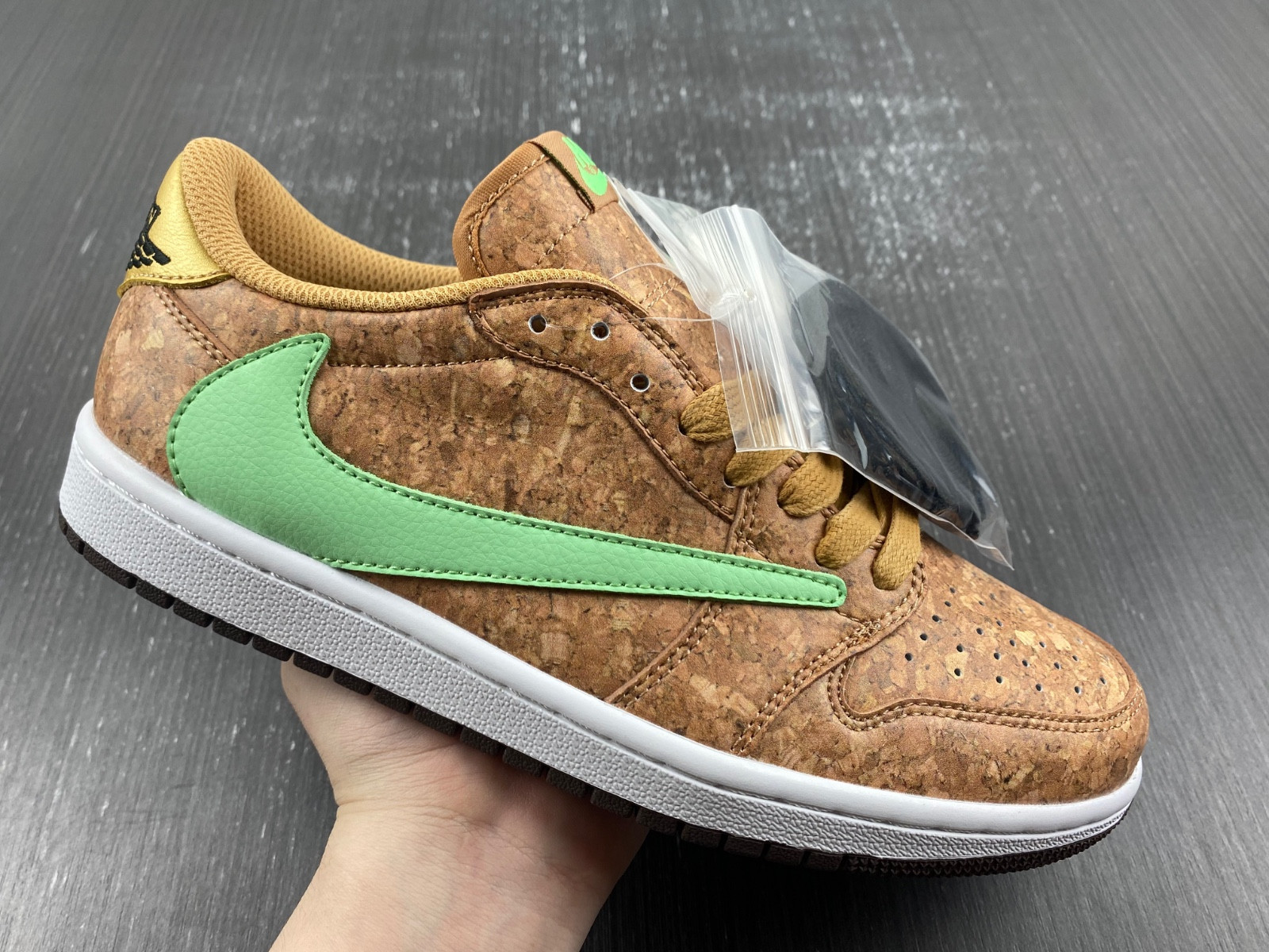 TRAVIS SCOTT X AIR JORDAN 1 LOW TOP