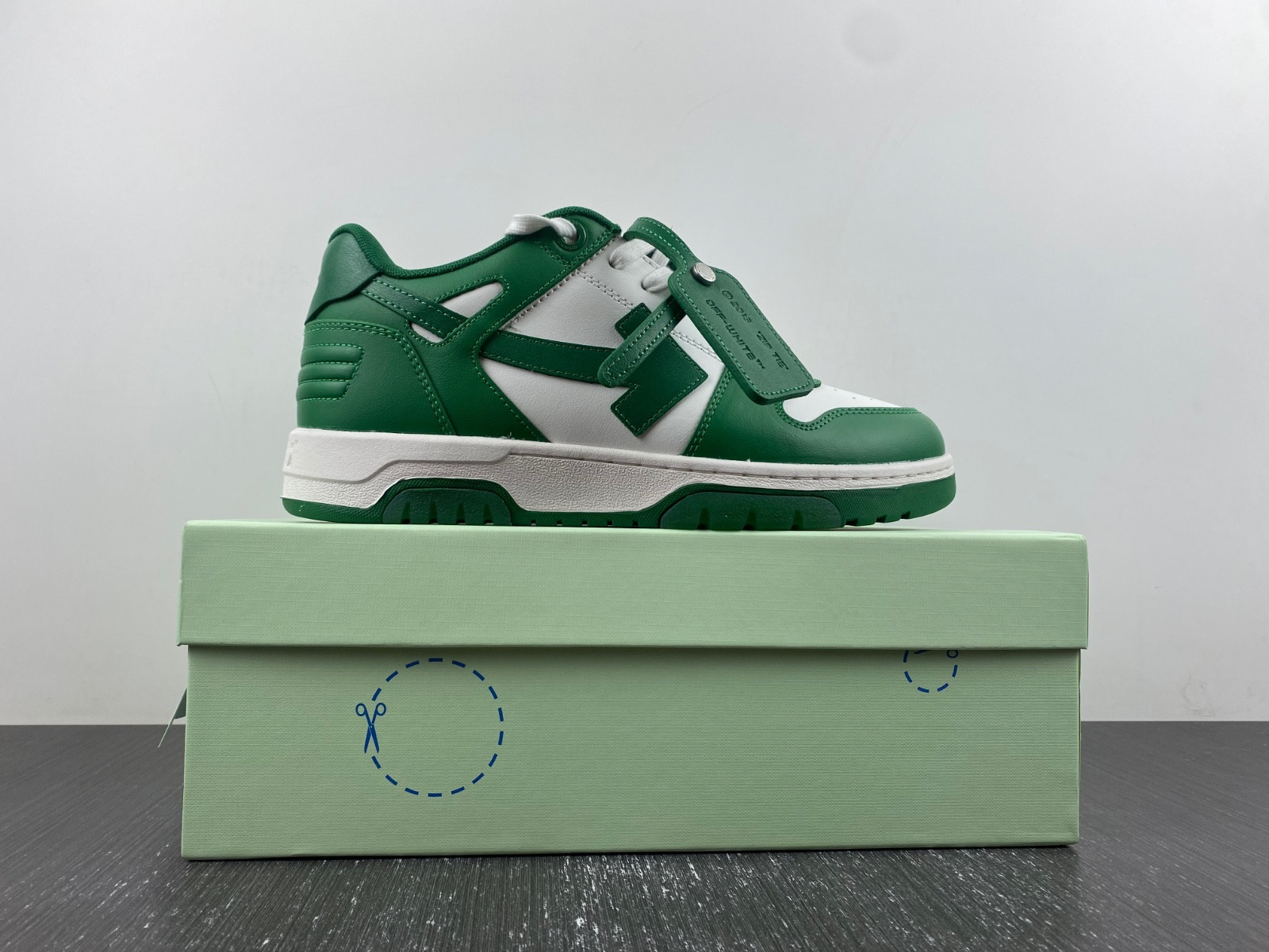 Off-White c/o Virgil Abloh
