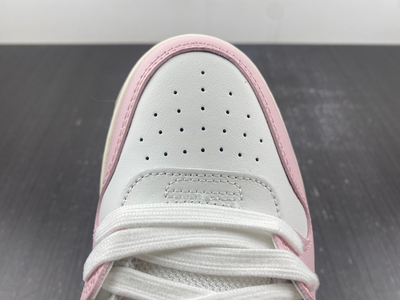 Off-White c/o Virgil Abloh