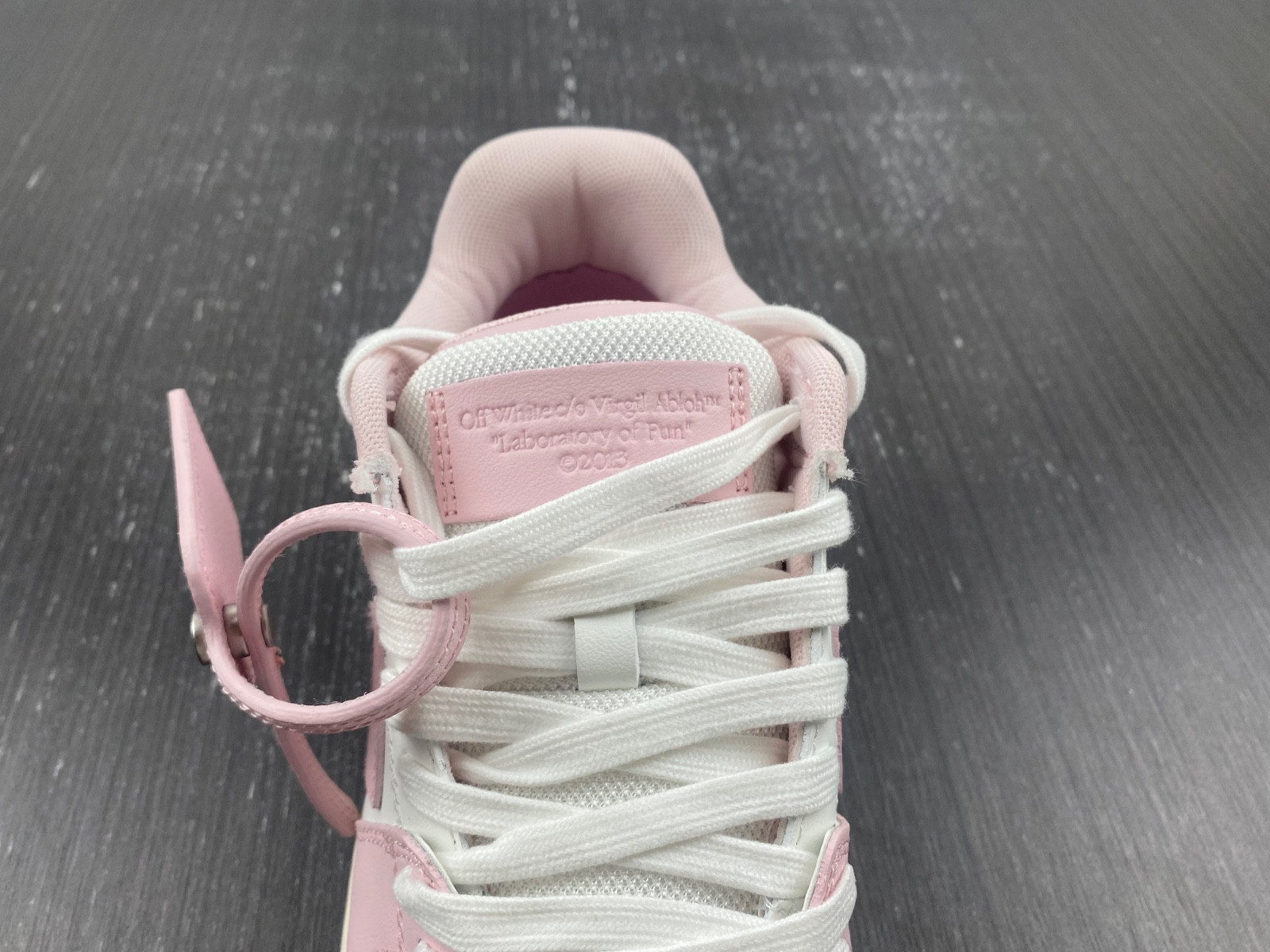 Off-White c/o Virgil Abloh