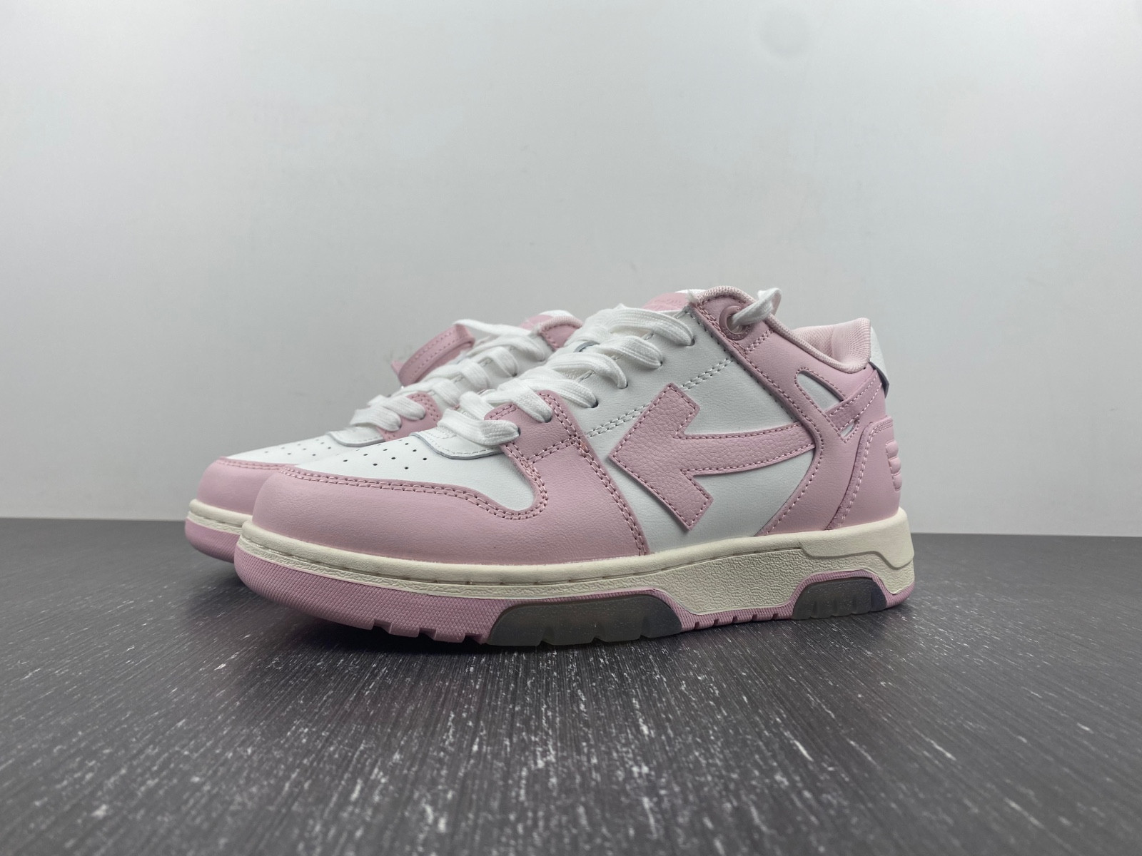 Off-White c/o Virgil Abloh