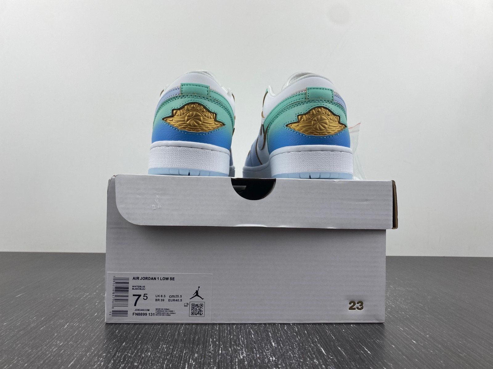 Air Jordan 1 Low SE Emerald Rise FN8899-131