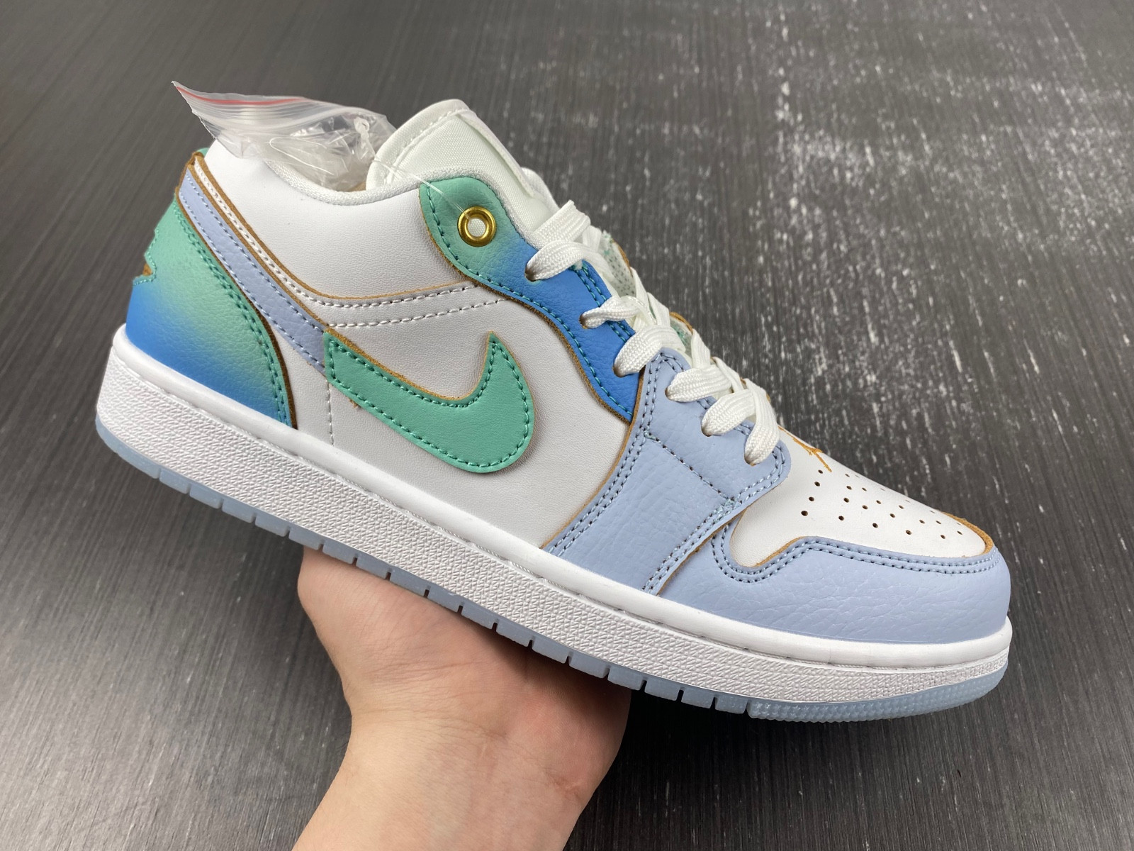 Air Jordan 1 Low SE Emerald Rise FN8899-131
