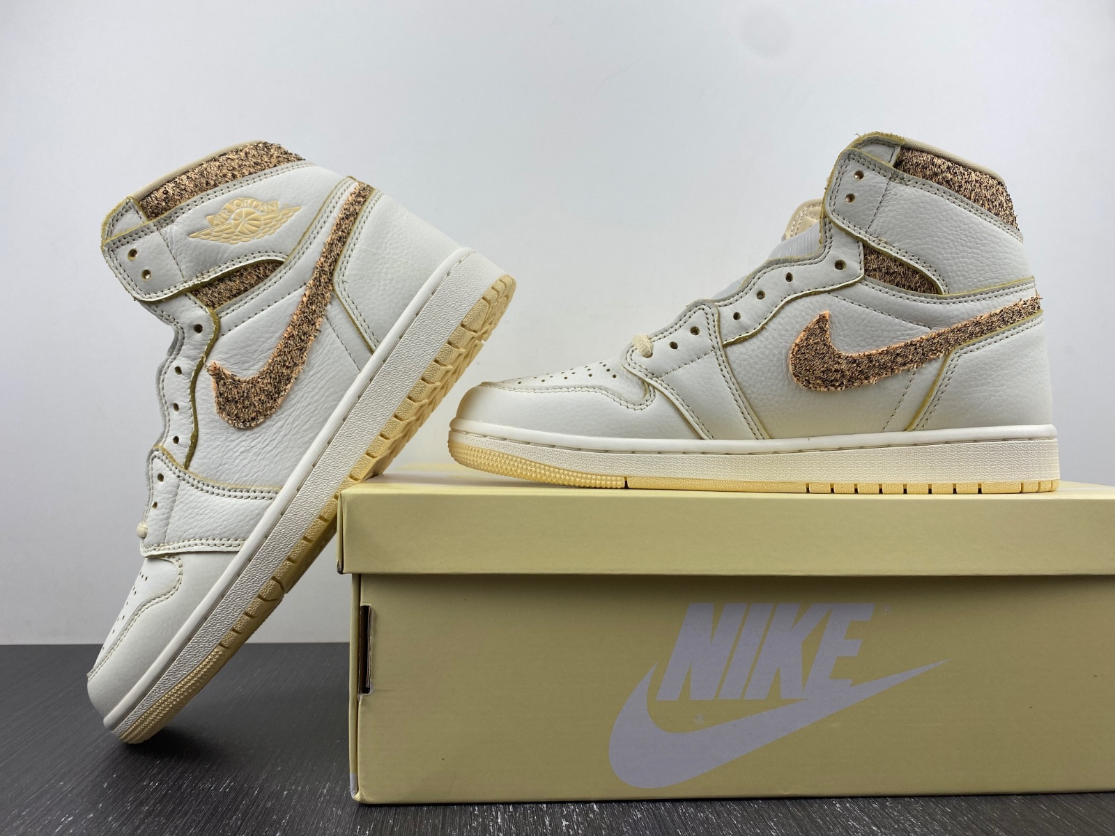 Air Jordan 1 Vibrations of Naija FD8631-100