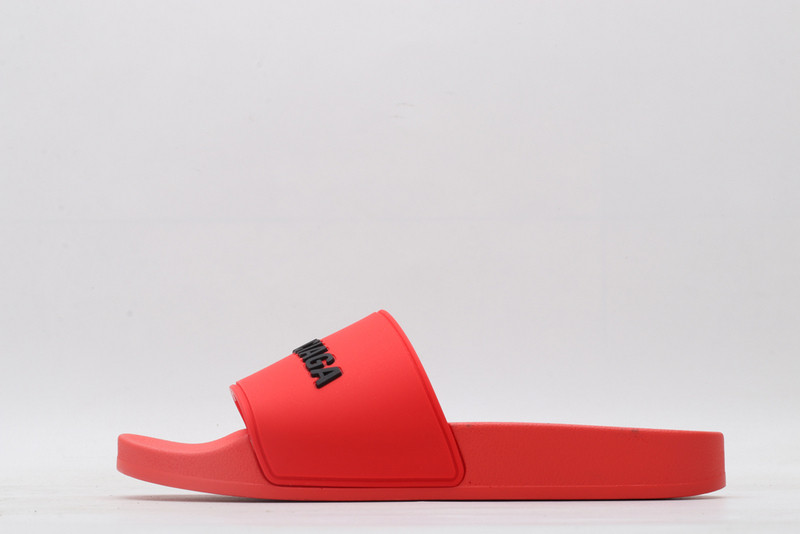 Ba*len*cia*ga red slides