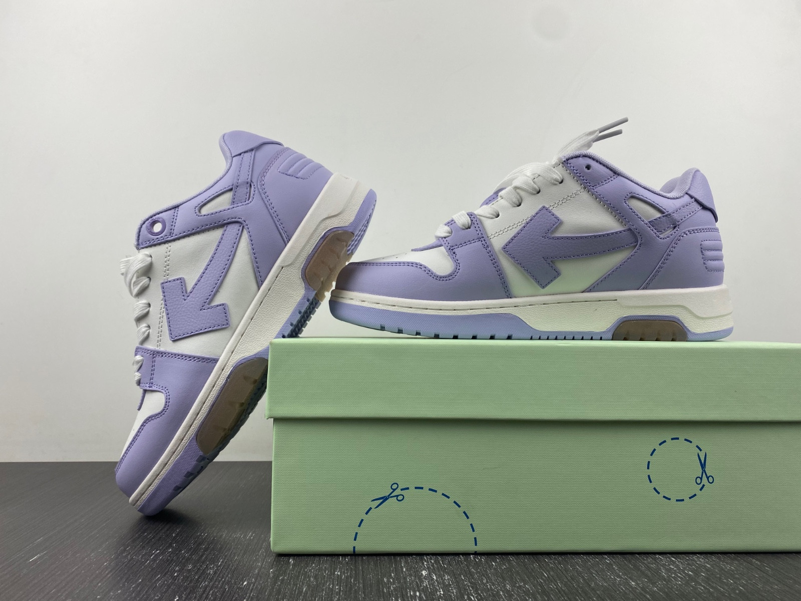 Off-White c/o Virgil Abloh