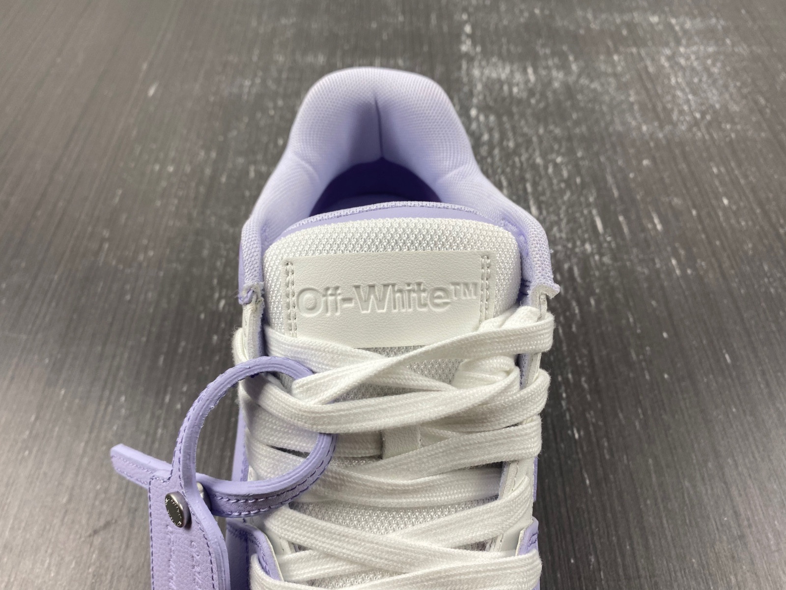 Off-White c/o Virgil Abloh