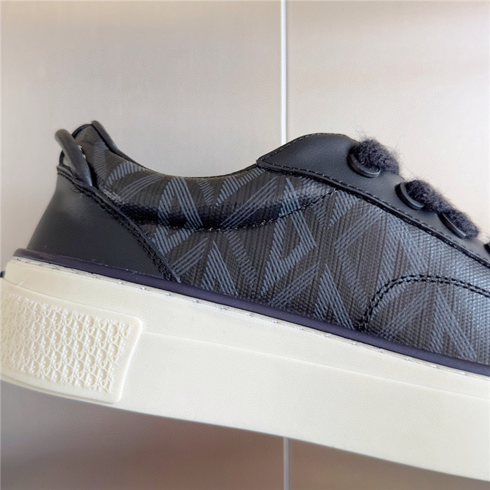 DR B33 SNEAKER