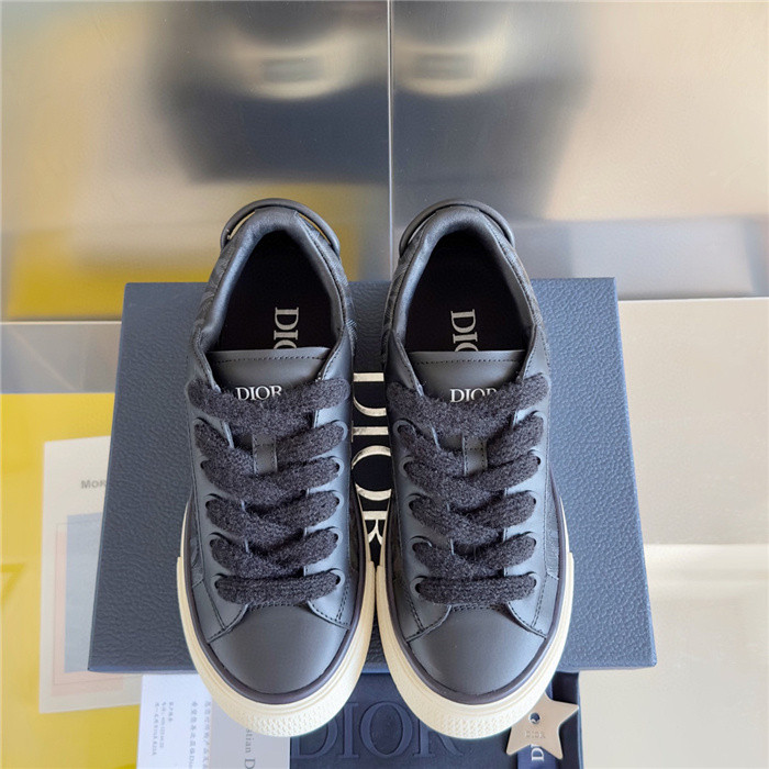 DR B33 SNEAKER
