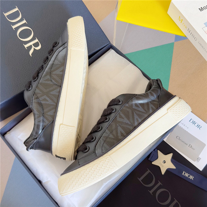 DR B33 SNEAKER