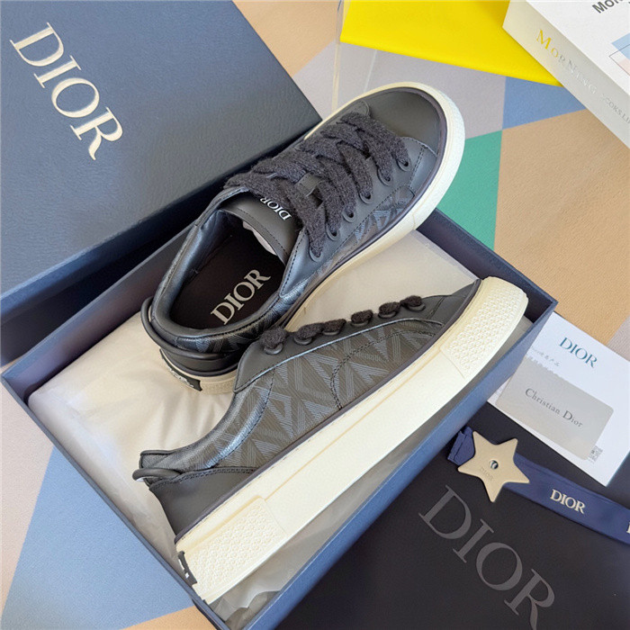 DR B33 SNEAKER