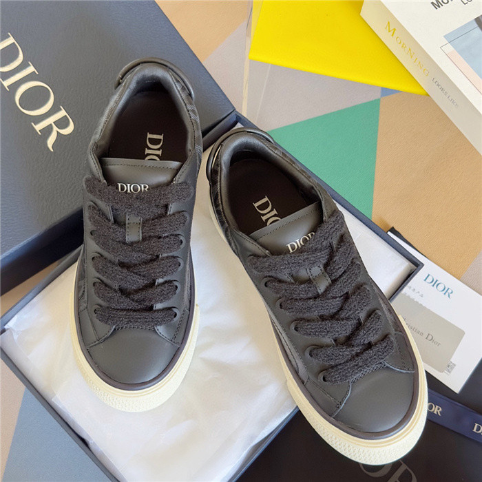 DR B33 SNEAKER