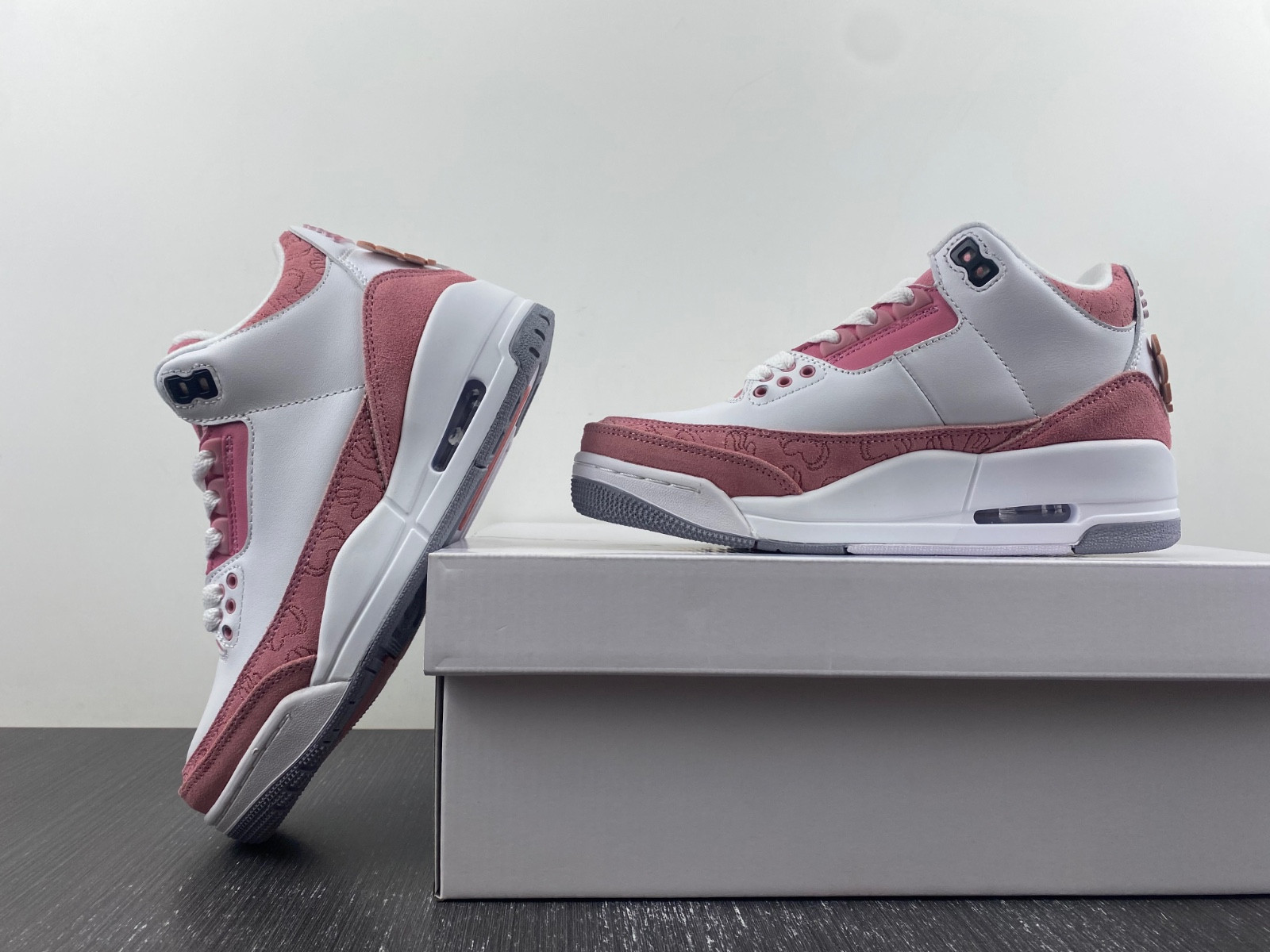 KAWS x Air Jordan 3 DZ2628-001