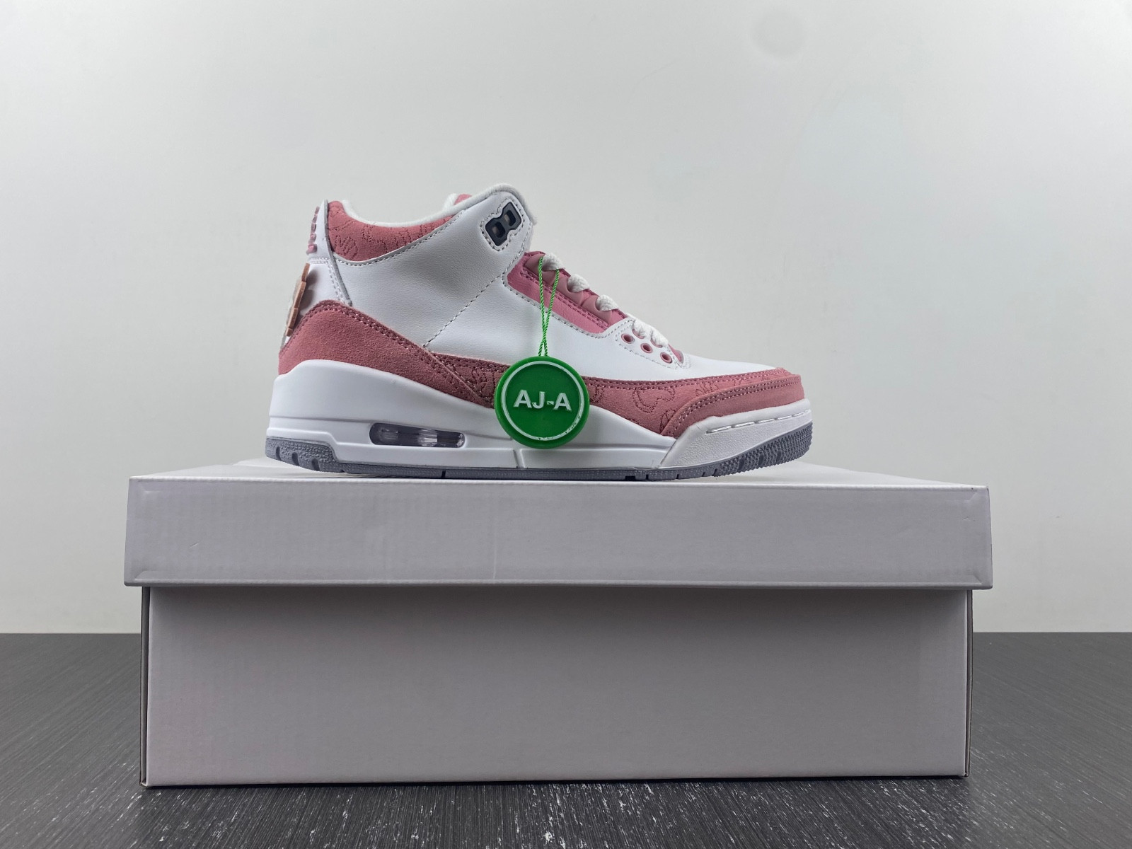 KAWS x Air Jordan 3 DZ2628-001
